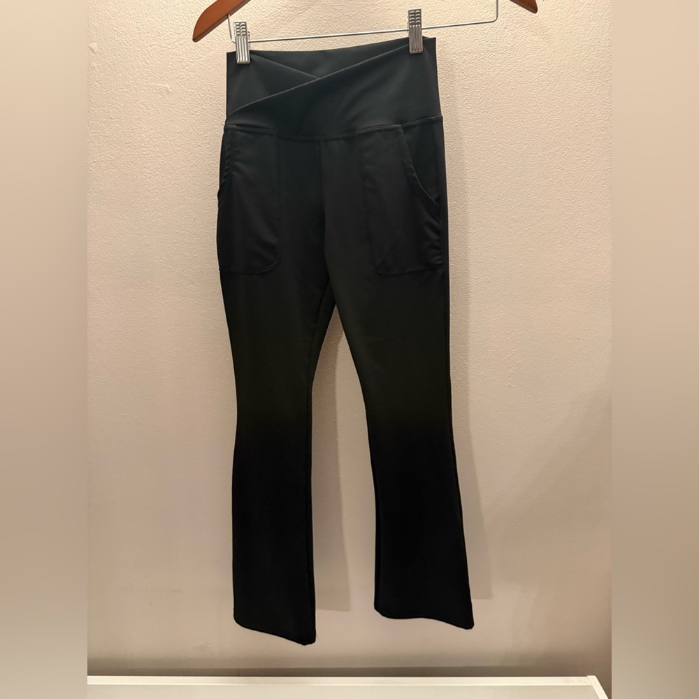 Black Crossover Waist Flare Yoga Pants with Pockets Size 150 Bootcut Leggings
